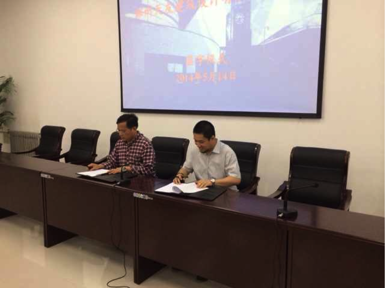 說明: http://m.trugirl.com.cn/uploads/allimg/140902/1-140Z22102312J.JPG